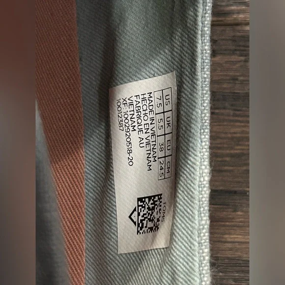 TOMS - Picture 10 of 11